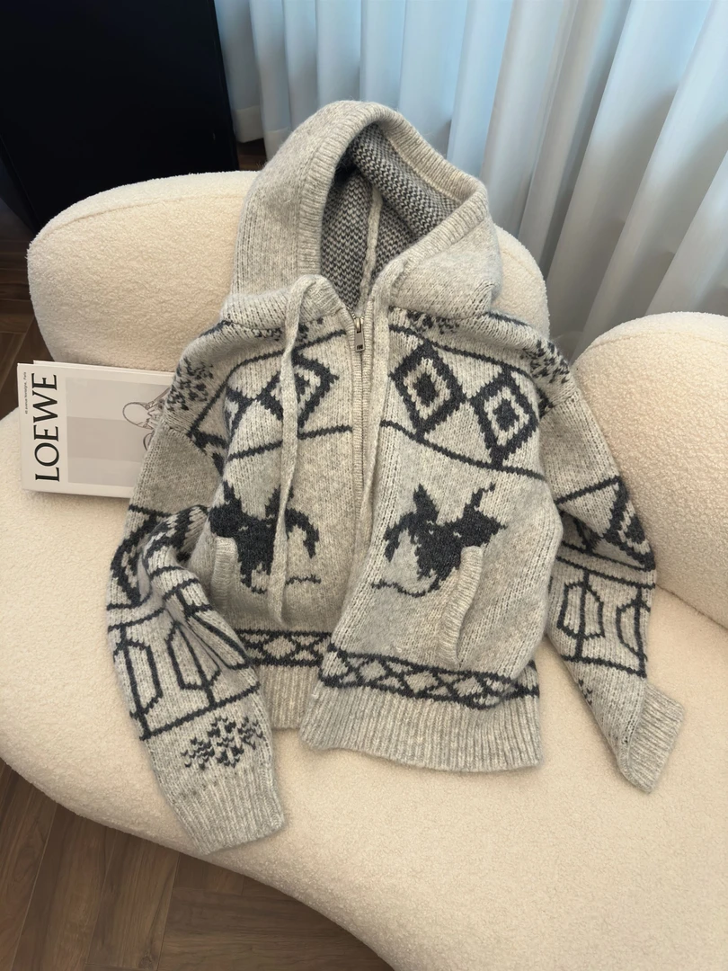 KAISIO秋冬新款时尚设计气质百搭开衫连帽保暖毛衣2411117