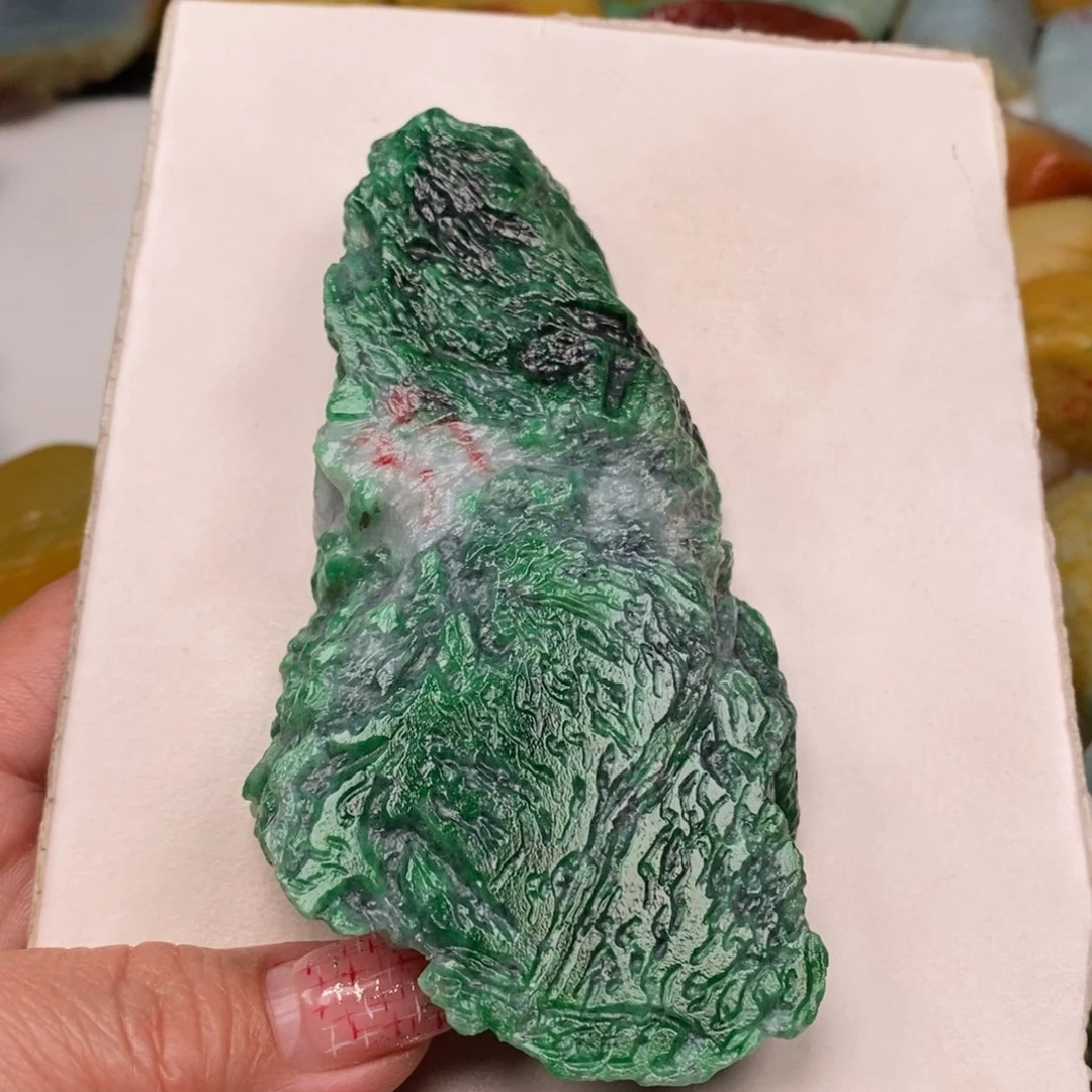 翡翠颈饰未镶嵌傻*