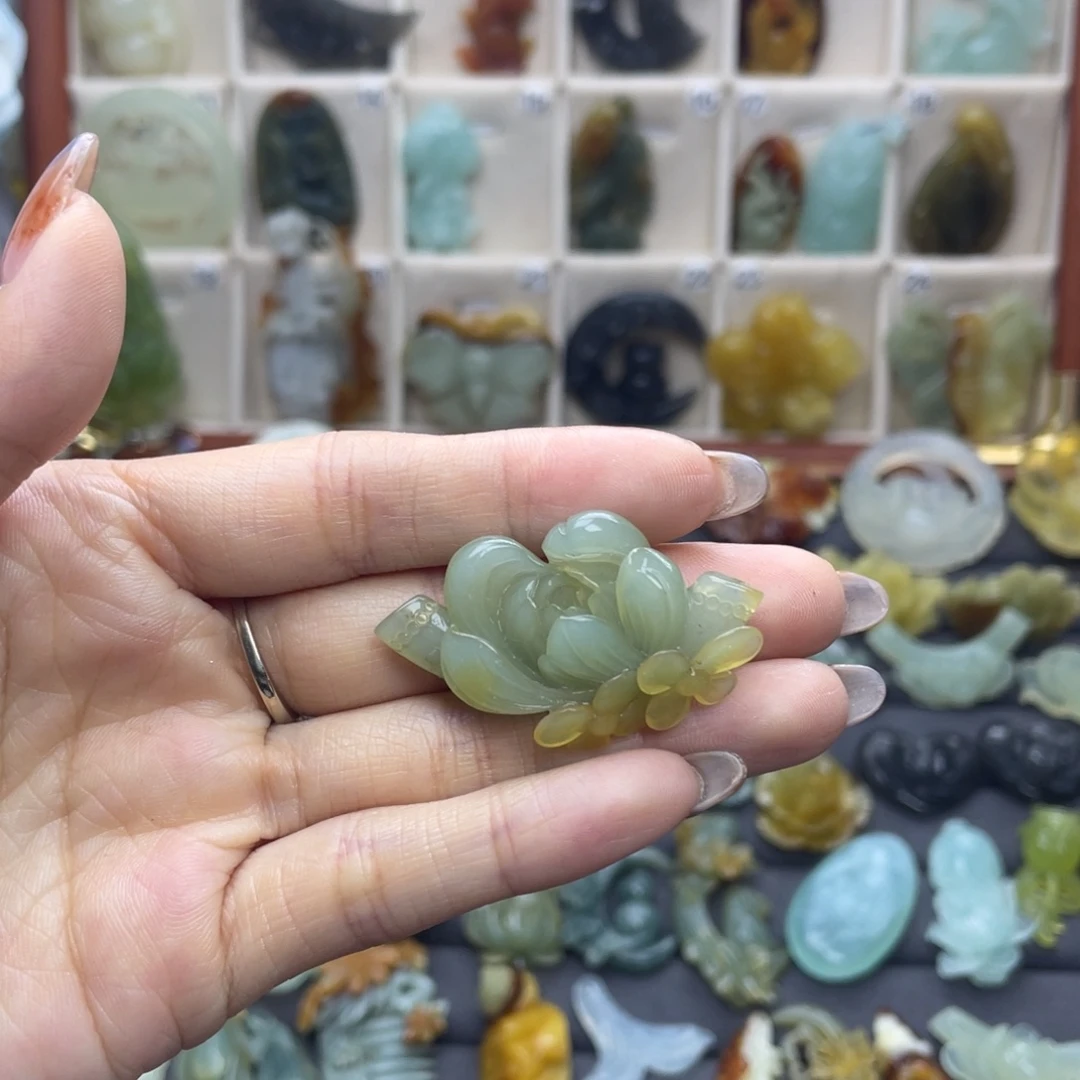 蛇纹石玉未镶嵌颈饰