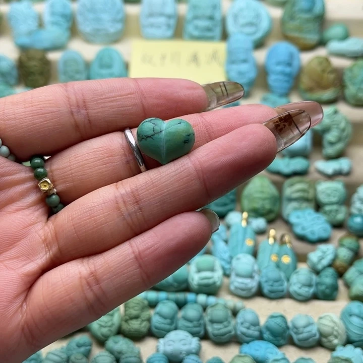 绿松石未镶嵌颈饰