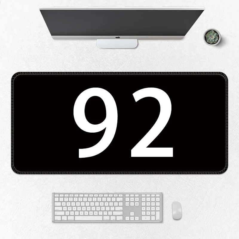 老何专属【92号】动漫鼠标垫超大号办公电脑桌垫游戏电竞加厚锁边