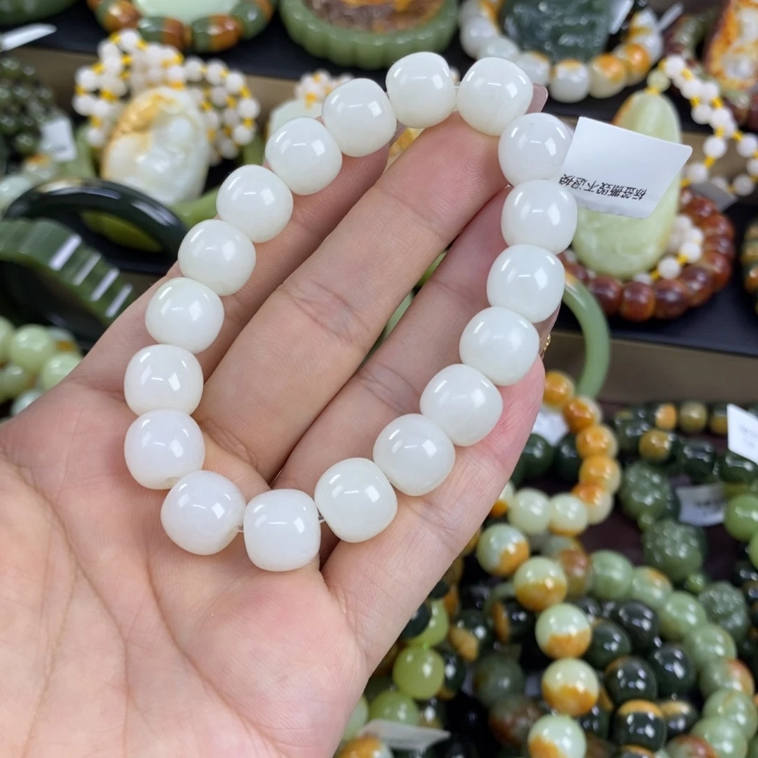 鱼***语透闪石质玉未镶嵌手串
