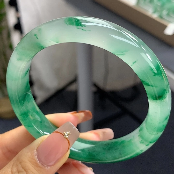 未镶嵌手镯石英质玉