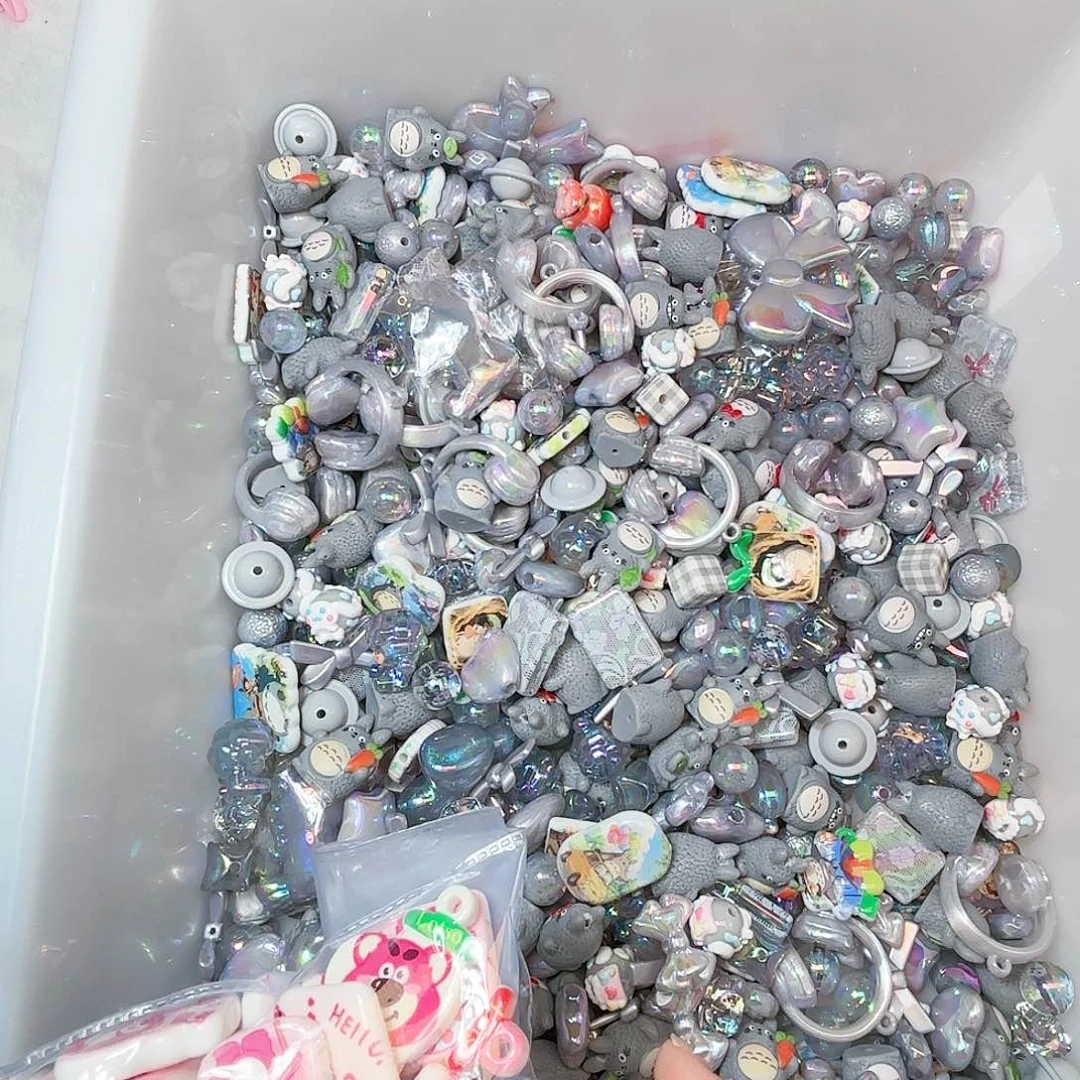 亚克力非金属萱****?草莓熊