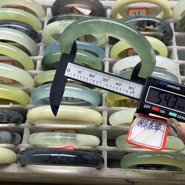 蛇纹石玉未镶嵌手镯33