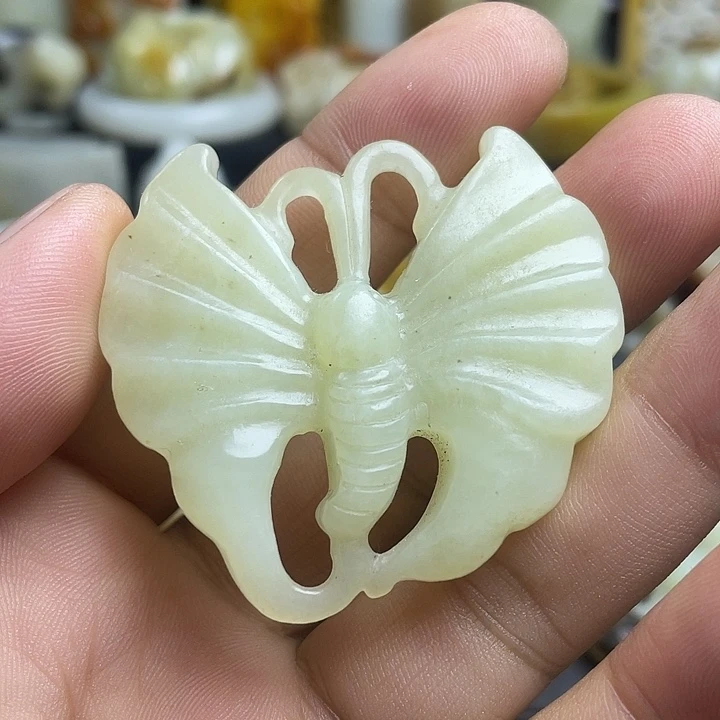 颈饰未镶嵌和田玉（糖玉）