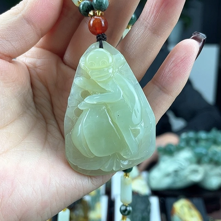 蛇纹石玉颈饰未镶嵌