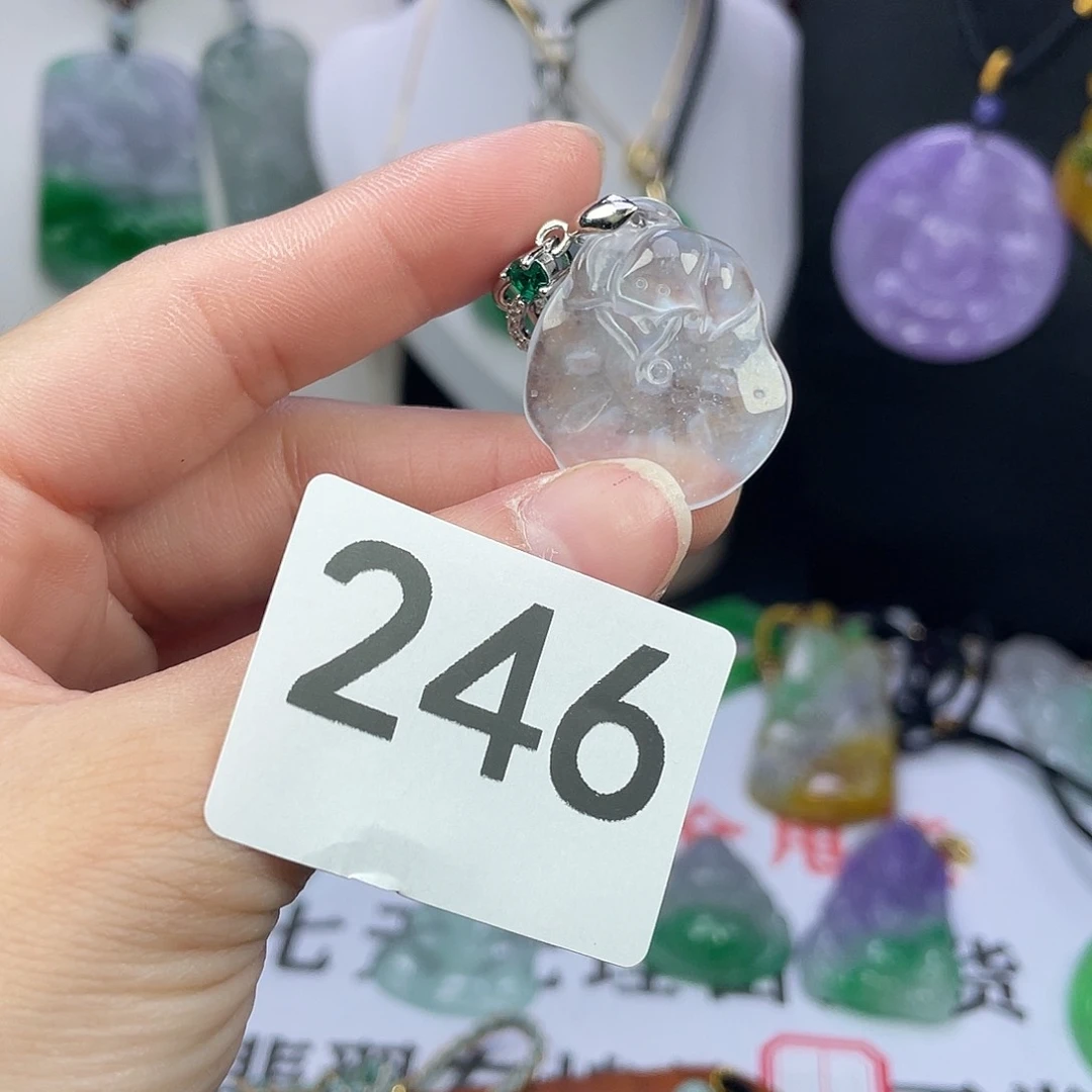 翡翠未镶嵌吊坠(赠链)