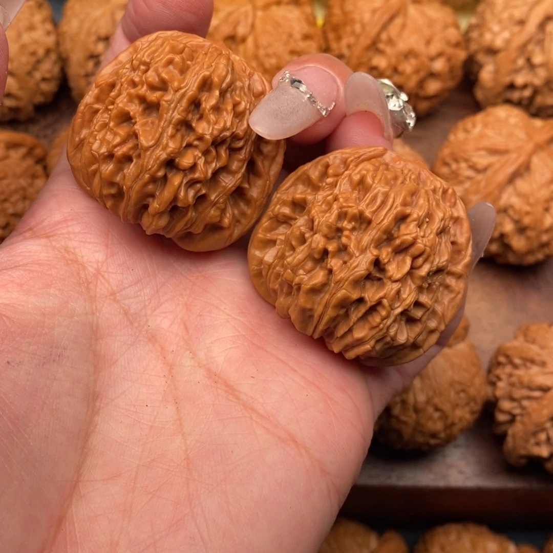 文玩核桃吊坠红皮平谷楼38