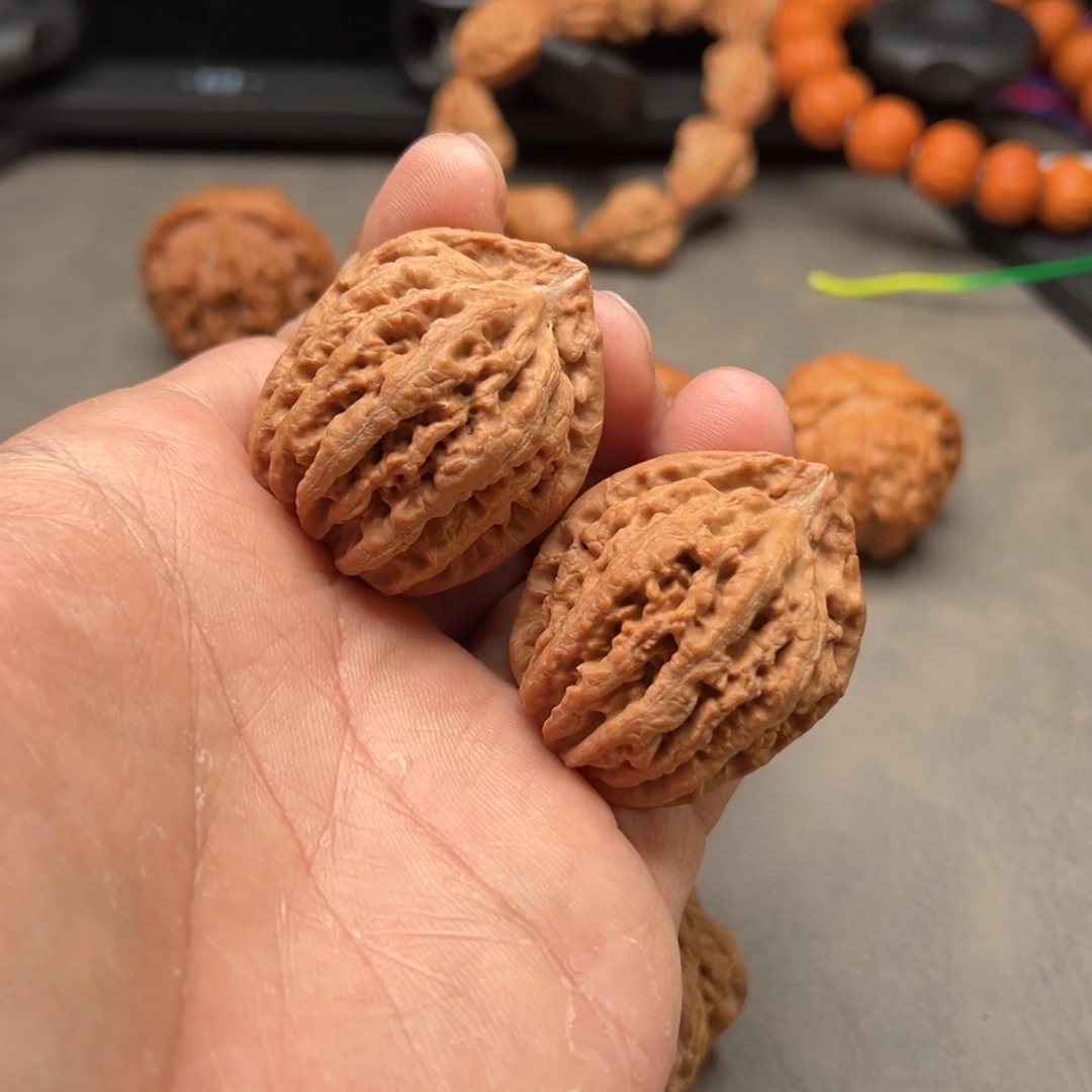 把件文玩核桃野生川字纹