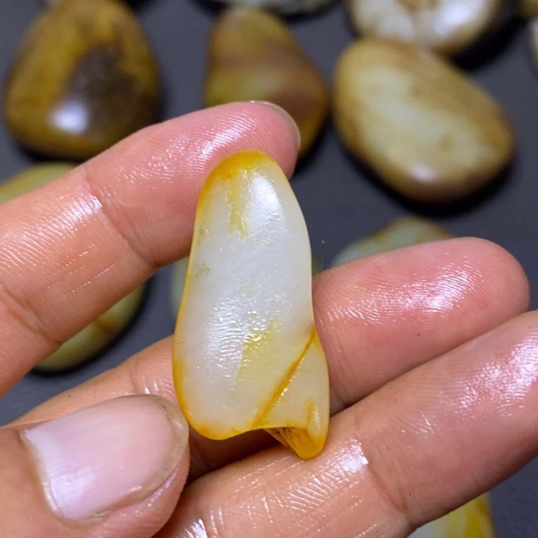未镶嵌和田玉（糖玉）挂件