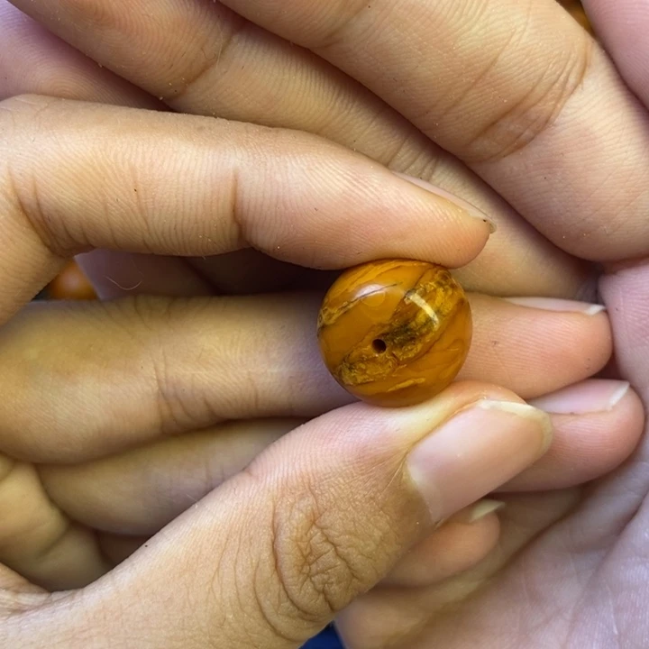 未镶嵌琥珀珠宝奇石