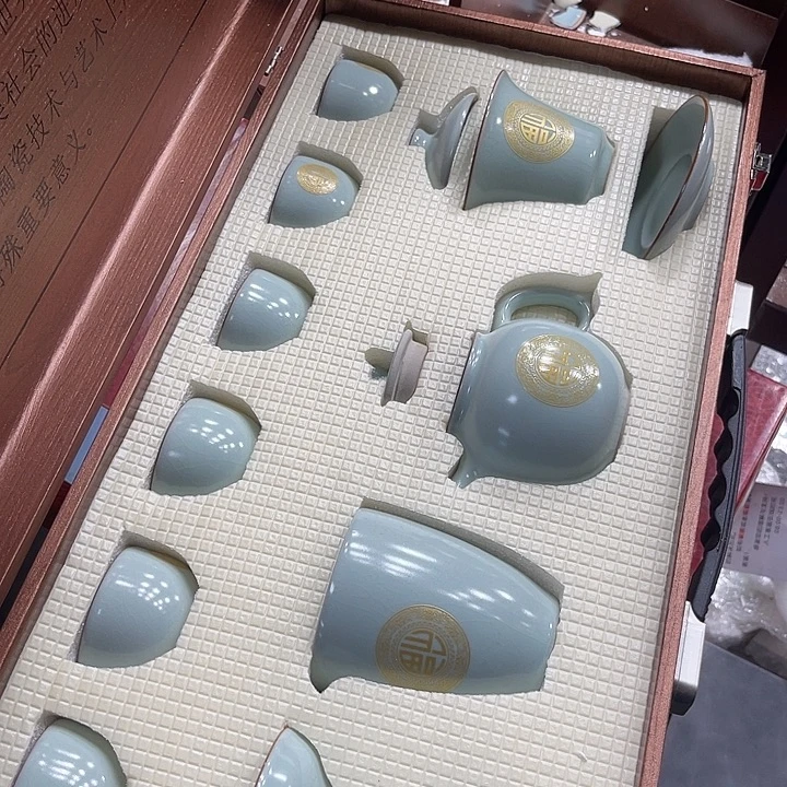 孤品茶具套装等。