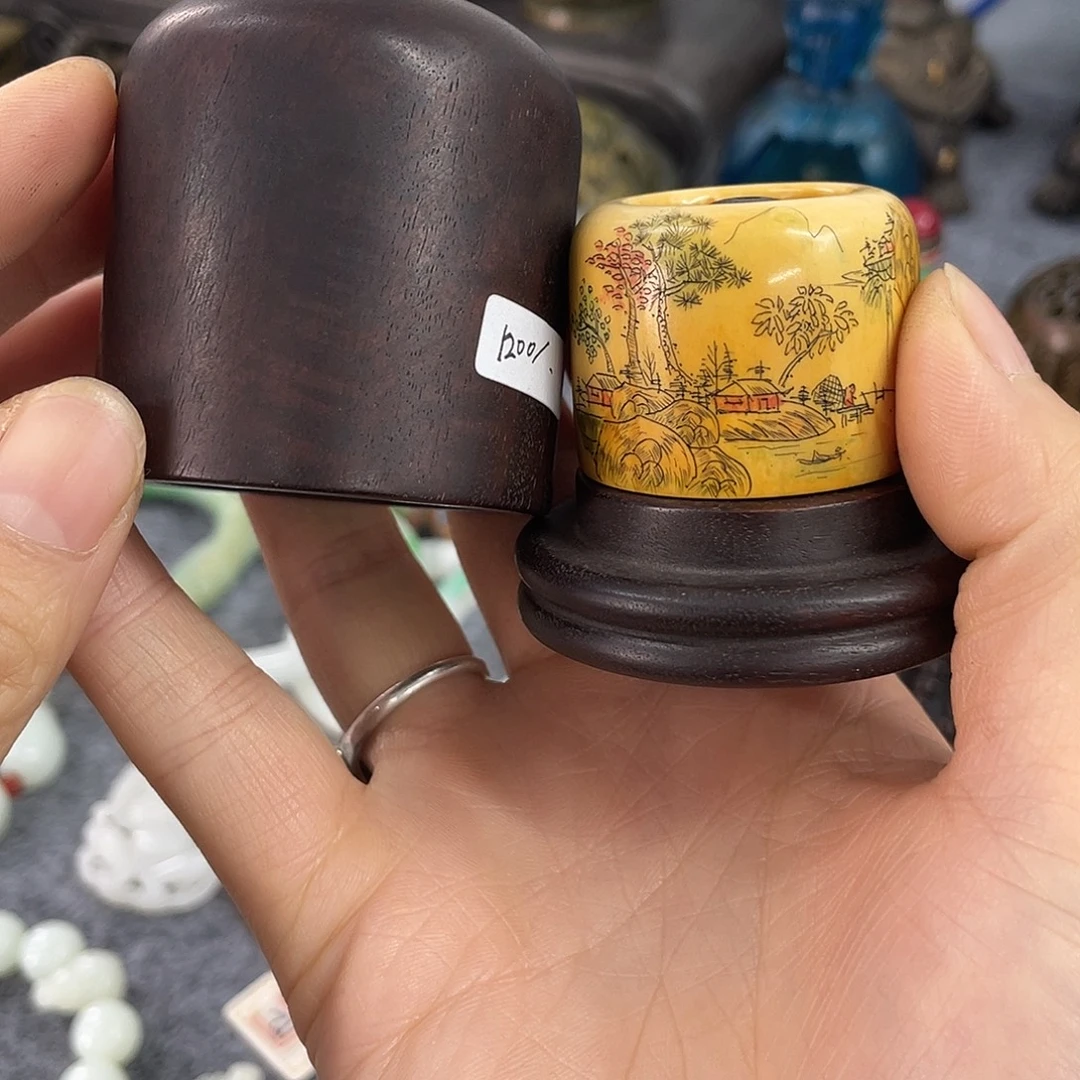 布***哥铜摆件一个小物件。