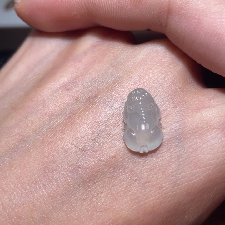 翡翠未镶嵌颈饰貔貅