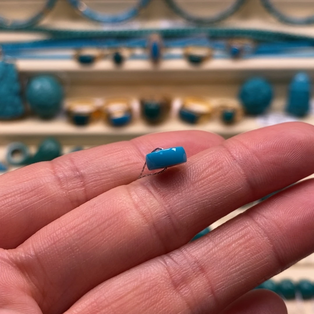 绿松石未镶嵌珠宝奇石直径7.9×3.4直切