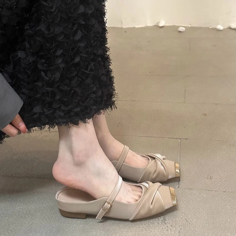 UHCK金属方头平跟半拖2025春款包头软皮软底拖鞋女外穿一字带玛丽