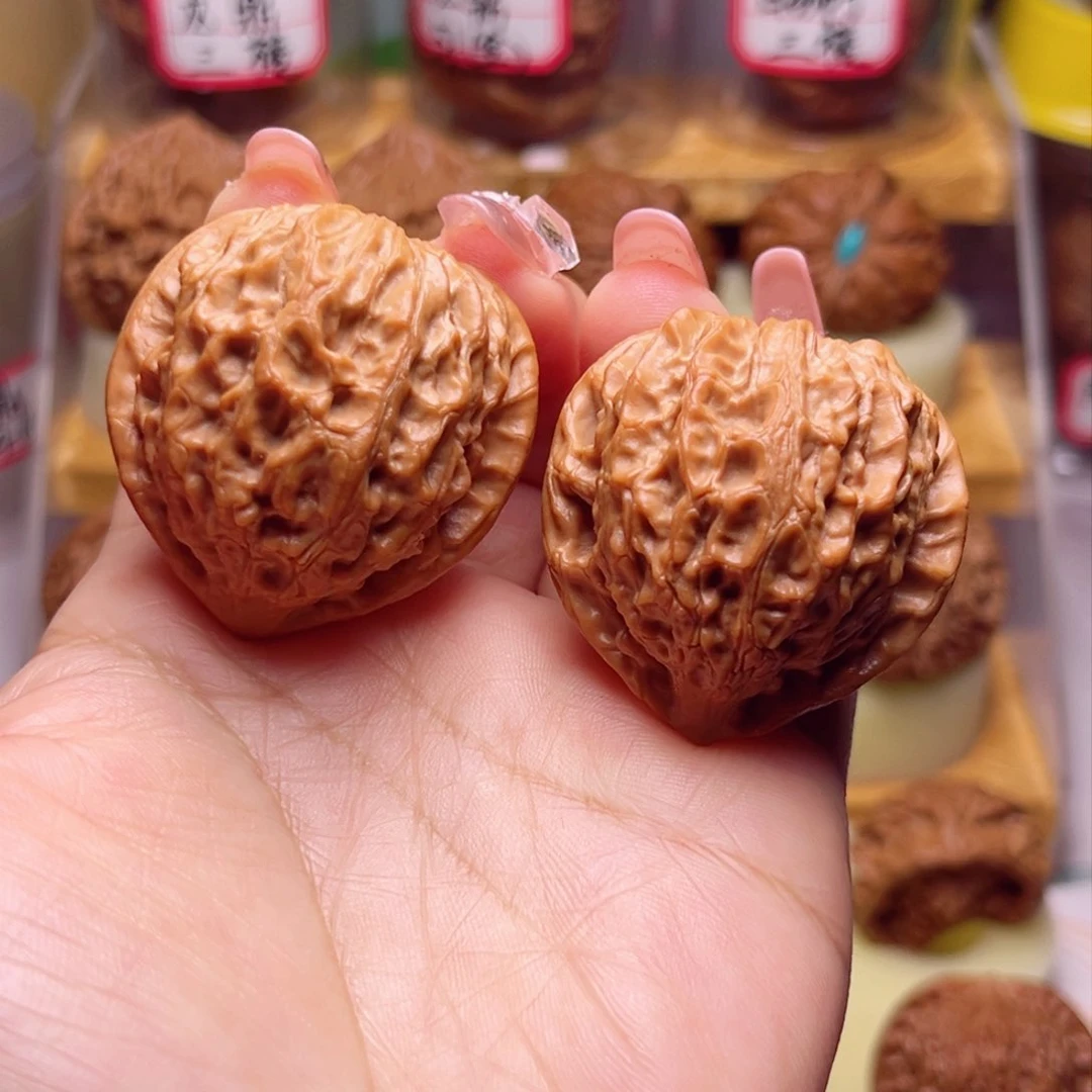 文玩核桃吊坠39尺金牛狮子头