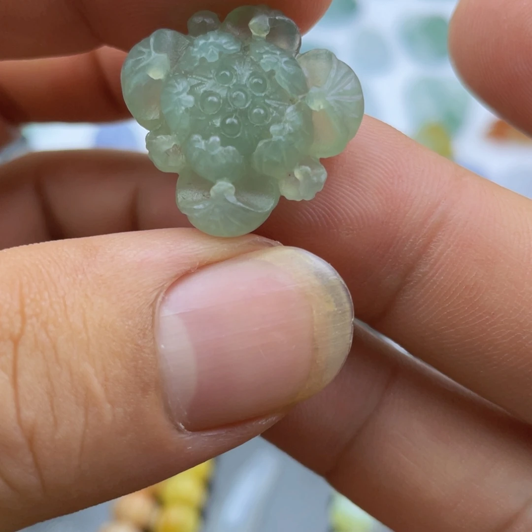定制翡翠未镶嵌花花