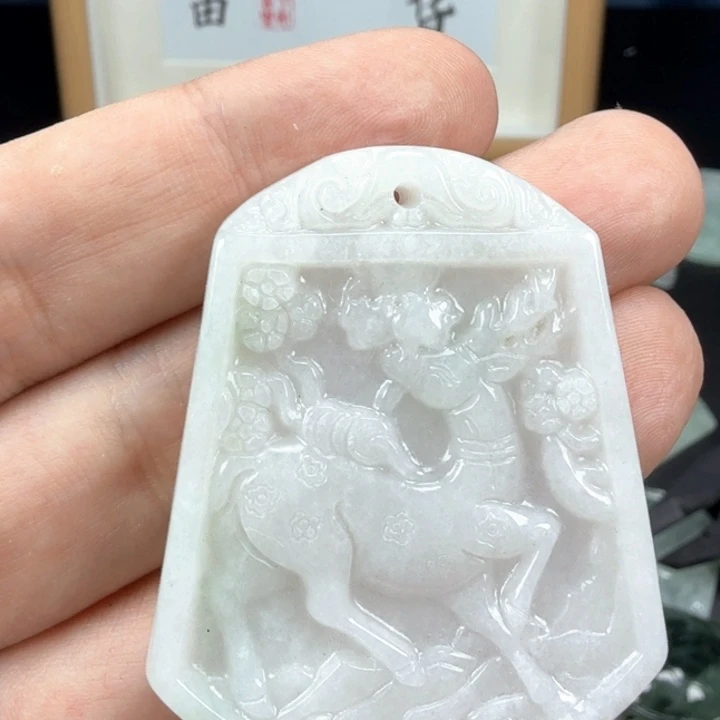 翡翠挂件未镶嵌翡翠