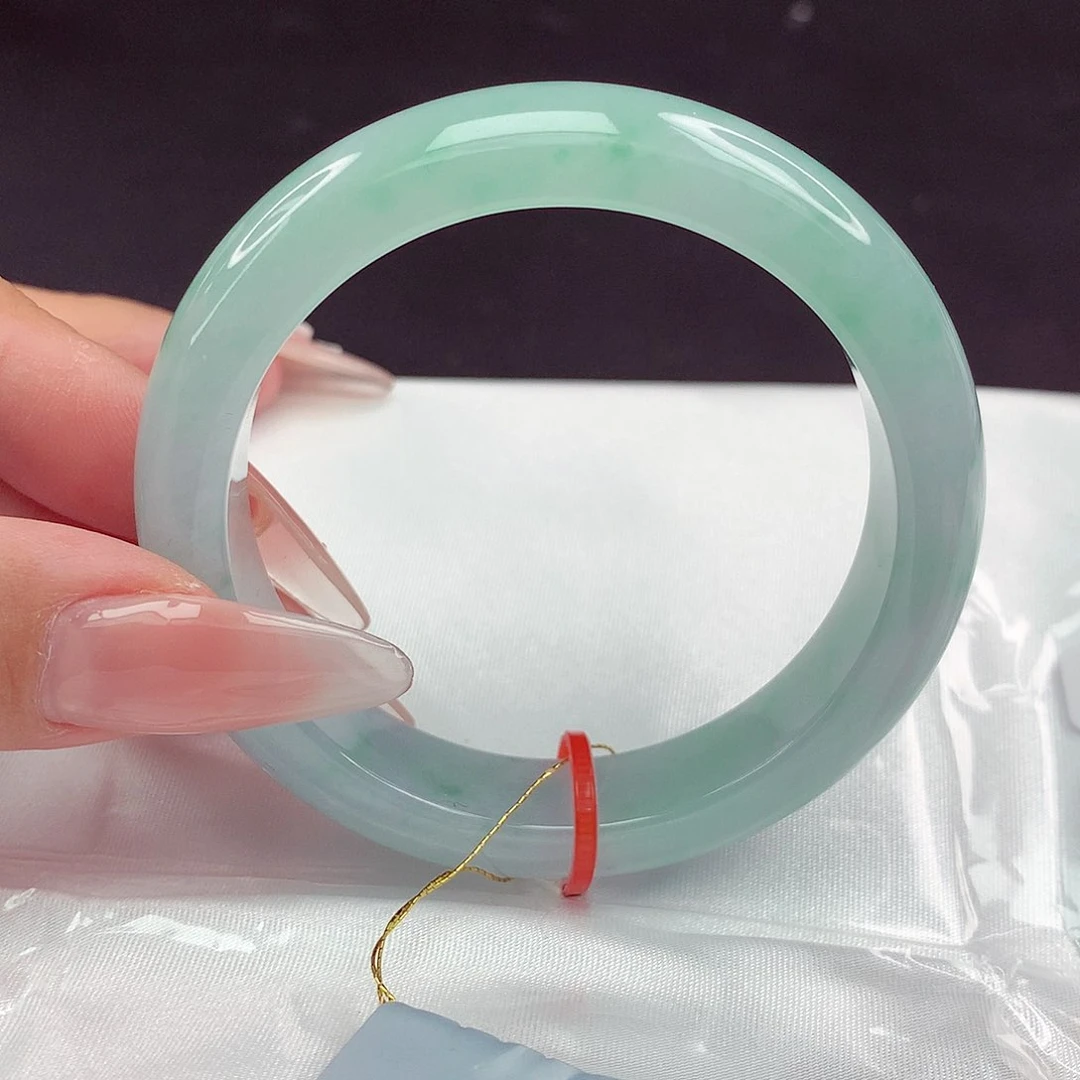 翡翠手镯未镶嵌52圈685