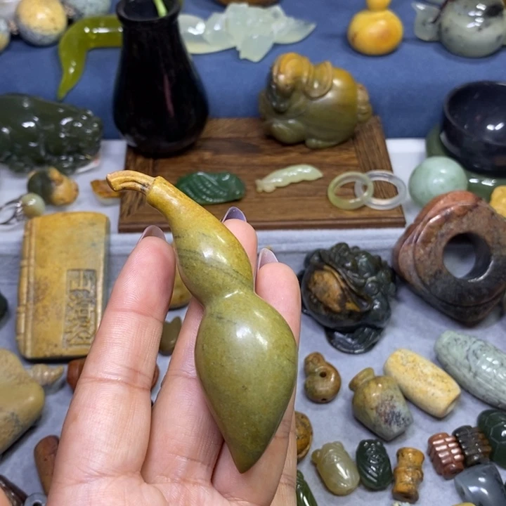 岫岩河磨玉（透闪石质玉）未镶嵌把件