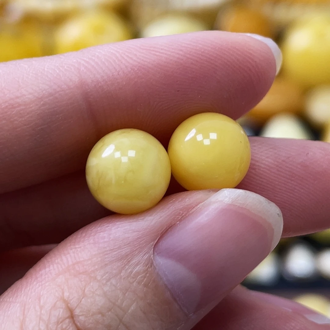 琥珀未镶嵌珠宝奇石9.7mm黄白浓蜡妖花 对珠福利款