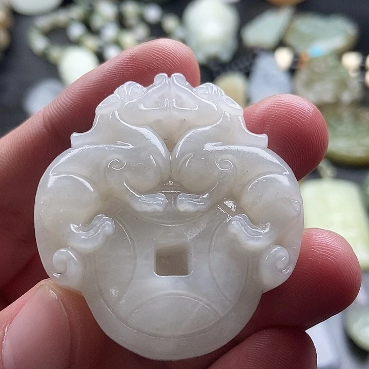 人***凉和田玉未镶嵌颈饰