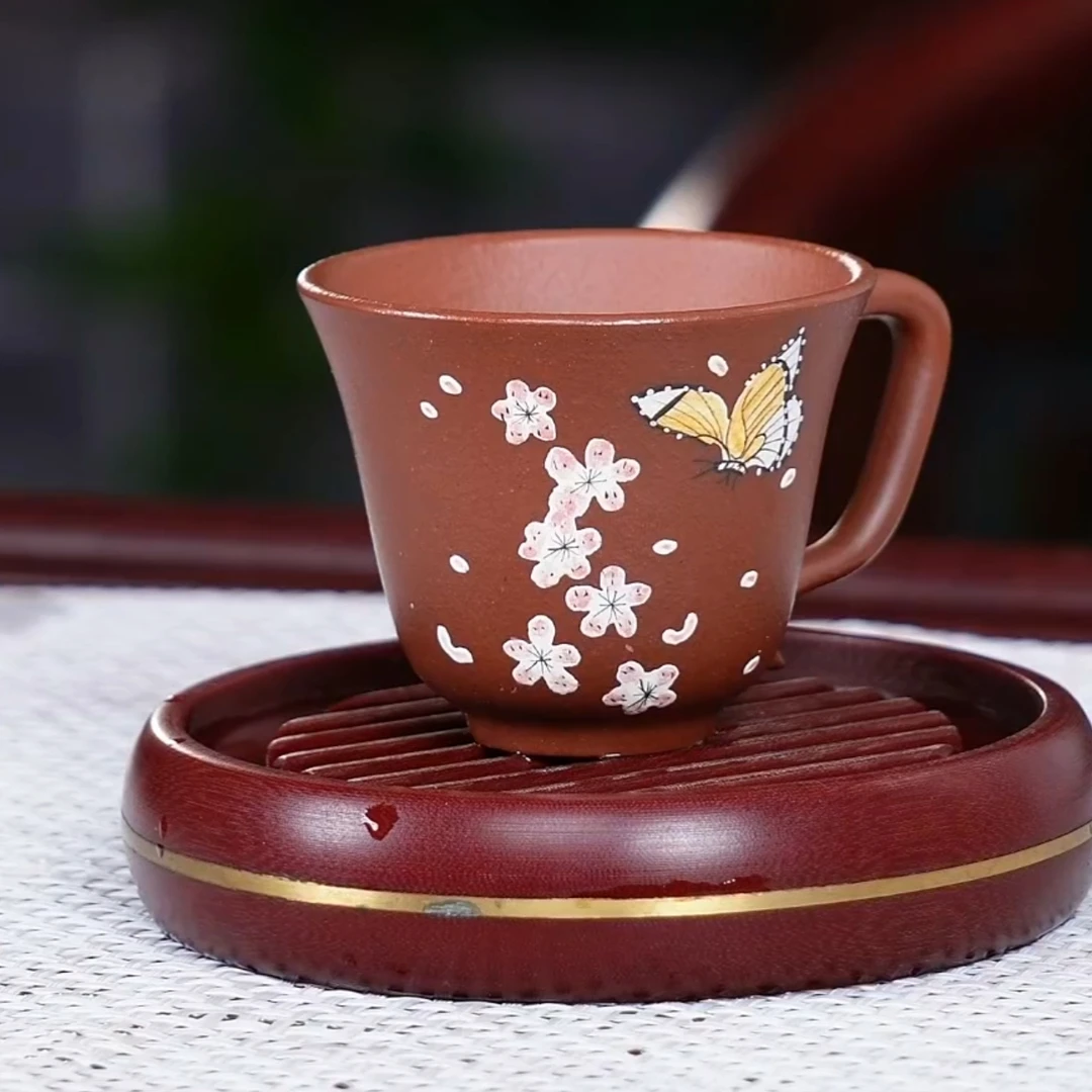 宜兴原矿紫砂主人杯 红降坡 手工泥绘 蝴蝶手把杯