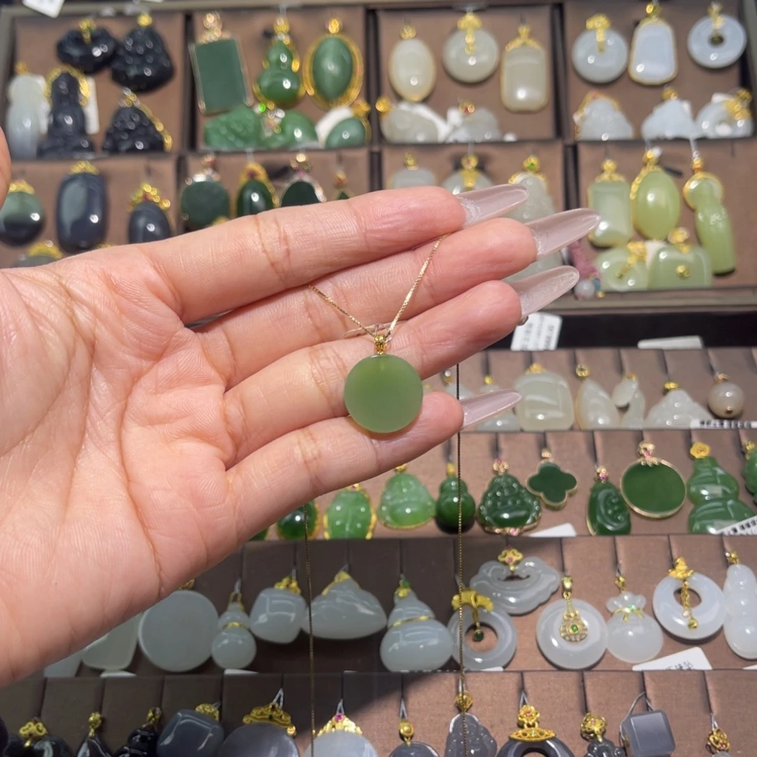 和田玉18K金镶嵌吊坠(赠链)