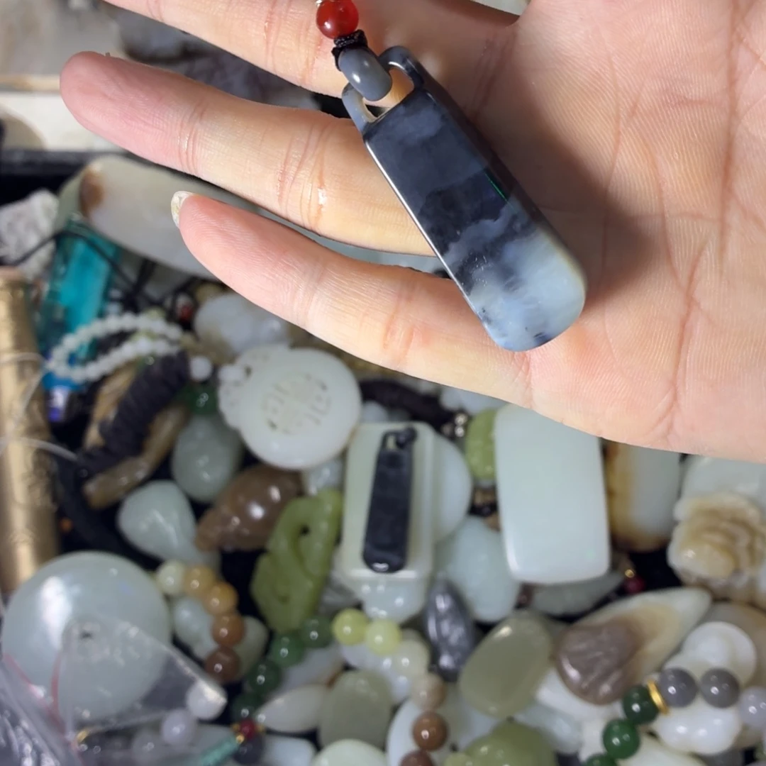 云***斐和田玉未镶嵌车挂