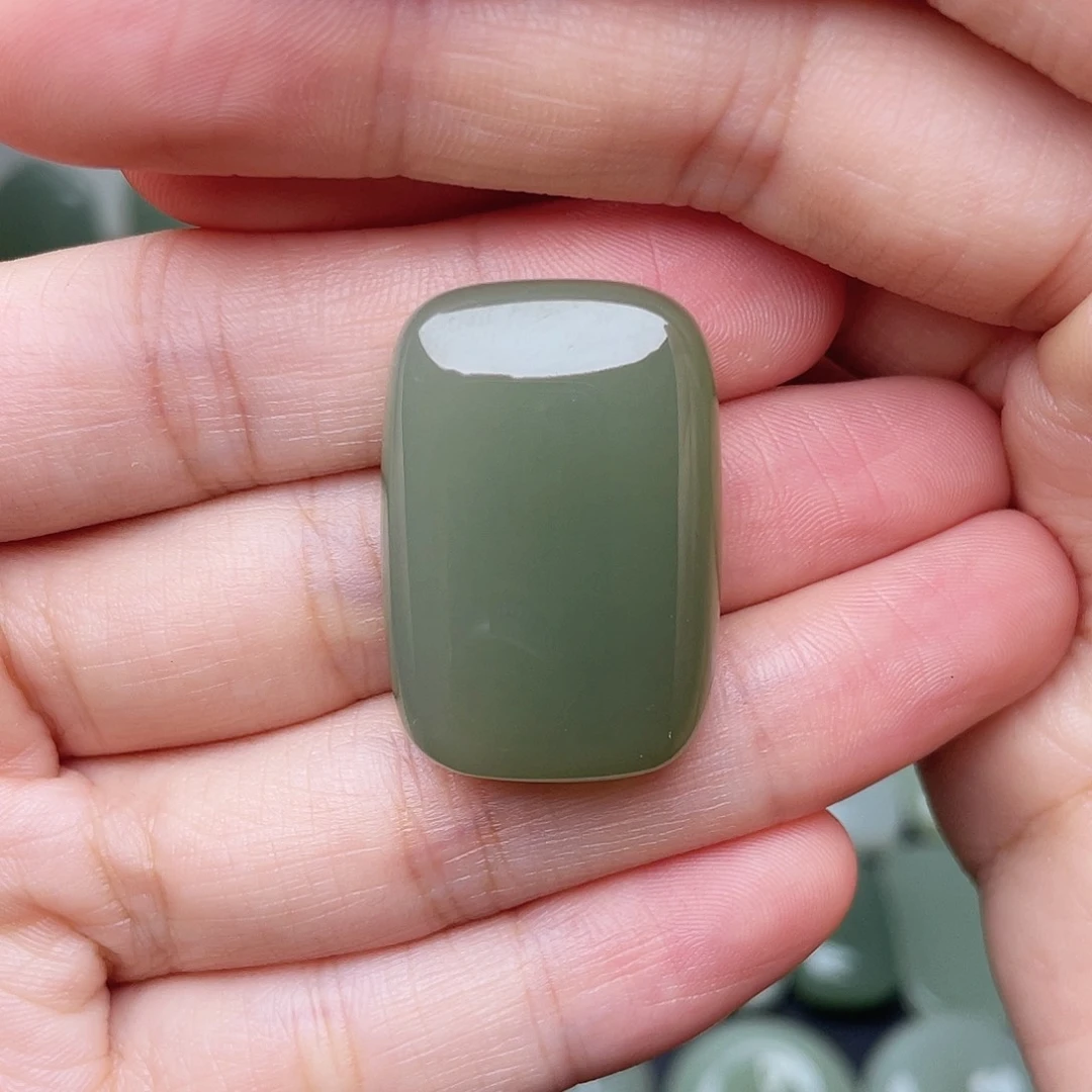 和田玉未镶嵌挂件态*