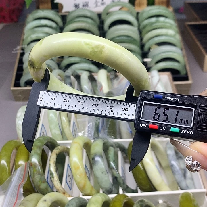 未镶嵌蛇纹石玉手镯29