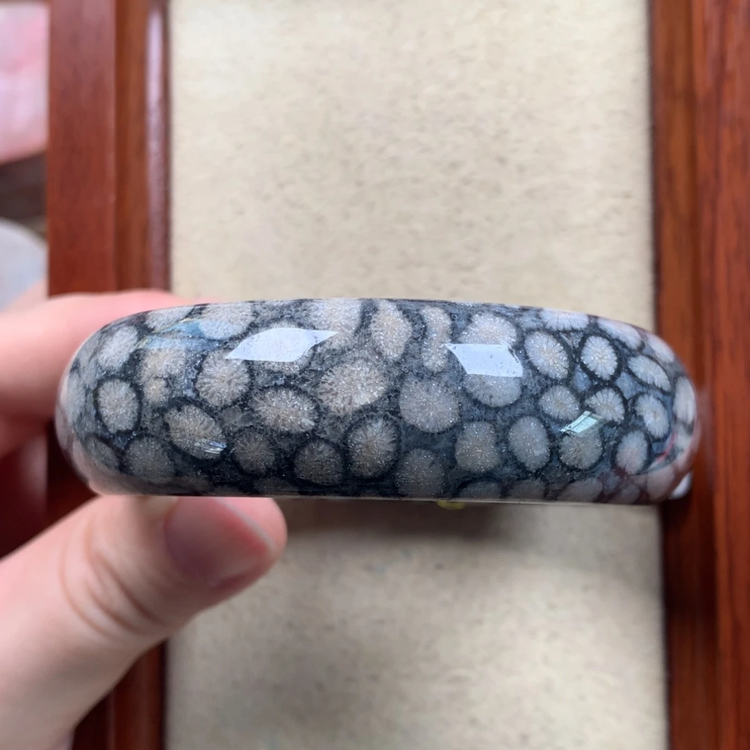 未镶嵌55.4圈1500/个。03硅化珊瑚（珊瑚玉）