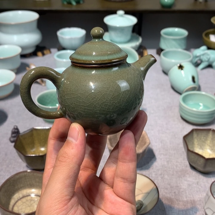 龙泉青瓷铁胎手工壶