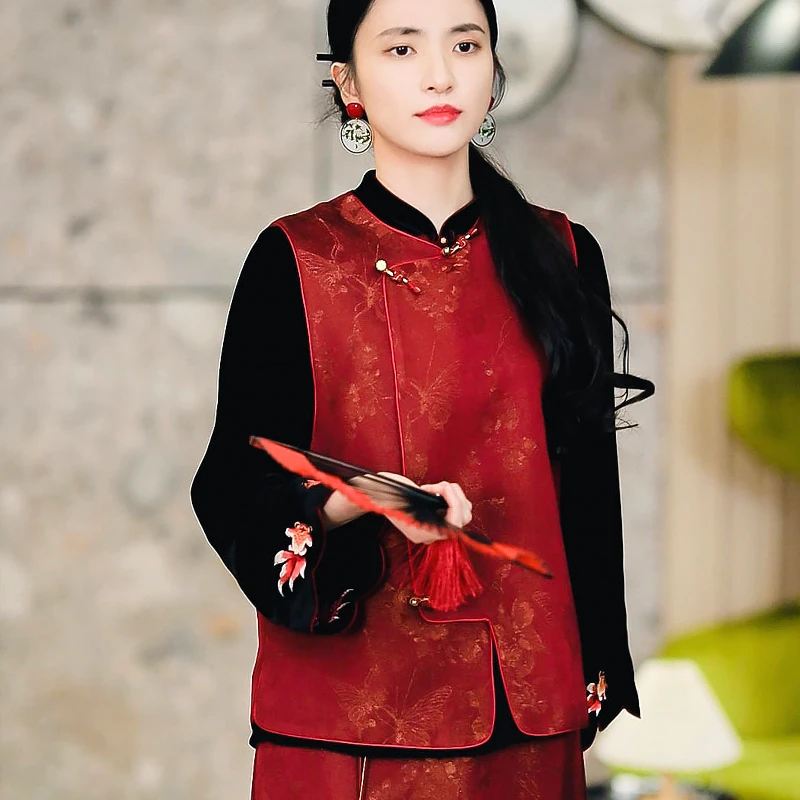 复古日记“黄花蝶”新中式提花琵琶襟红色国风拜年服马夹25EE400