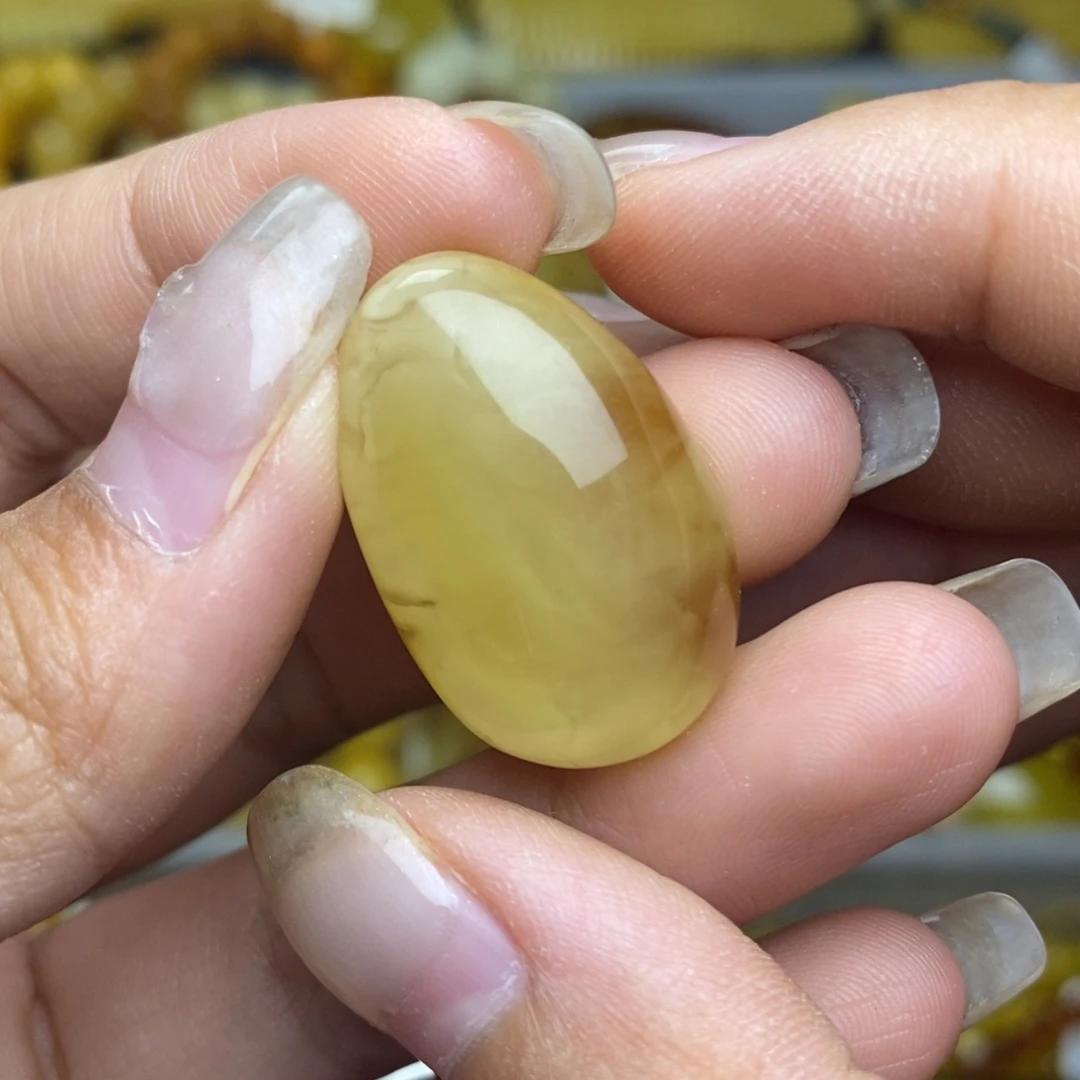 未镶嵌琥珀珠宝奇石