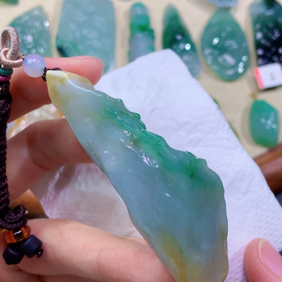 翡翠未镶嵌吊坠(赠链) 1578