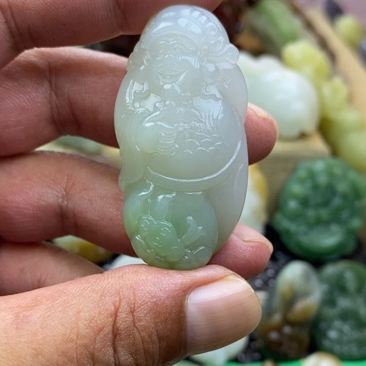 小***蜂和田玉未镶嵌颈饰