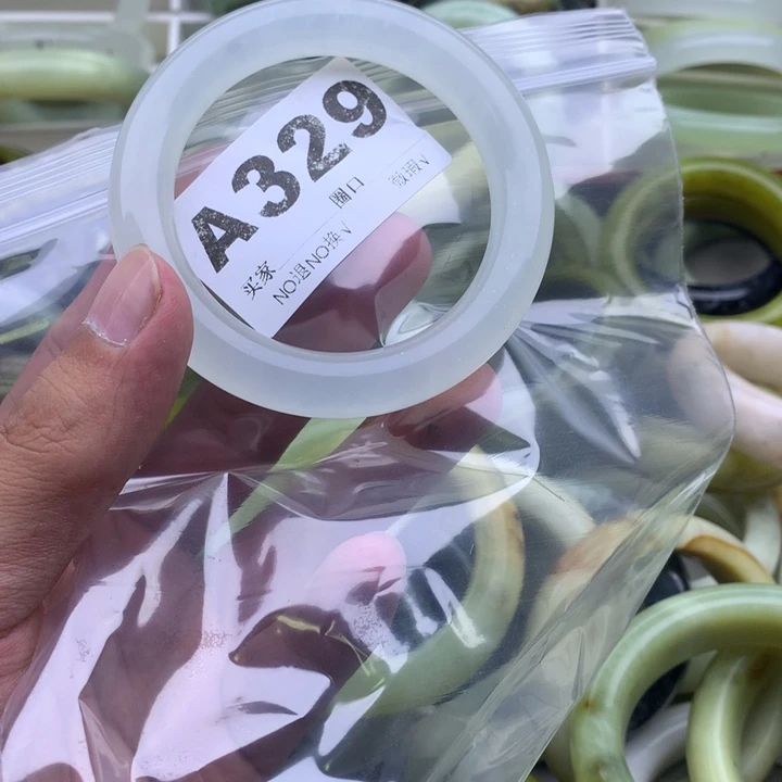 ****糖未镶嵌蛇纹石玉手镯