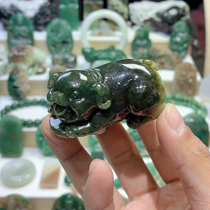 独山玉未镶嵌把件发财猪
