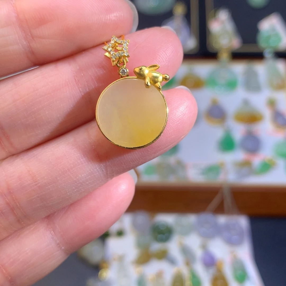 翡翠18K金镶嵌颈饰