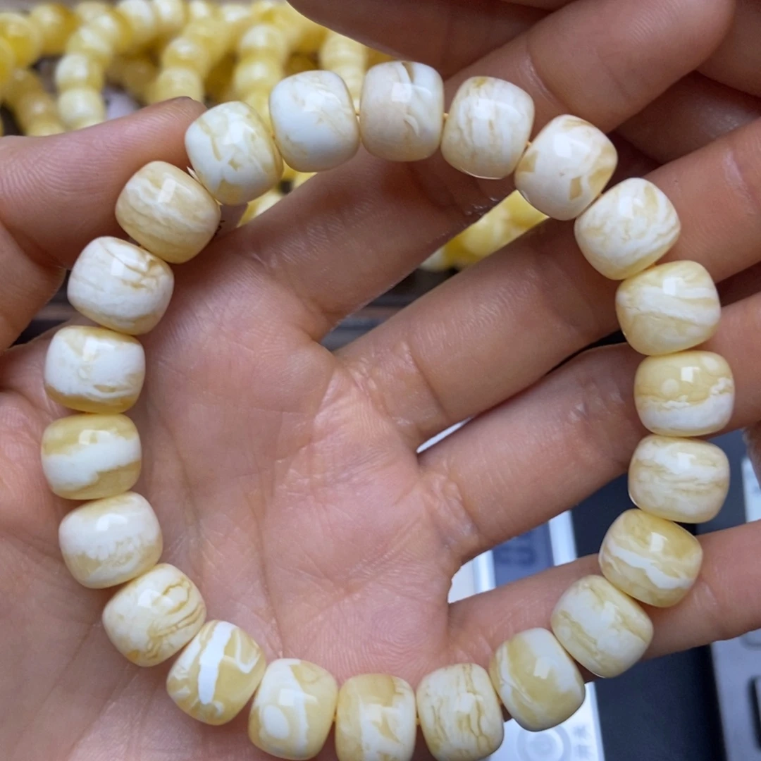 蜜蜡未镶嵌珠宝奇石380