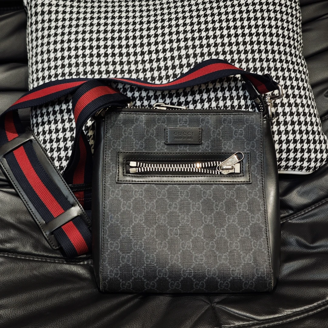 99新 GUCCI/古驰 奢品阁/Gucci黑色老花男士斜挎包