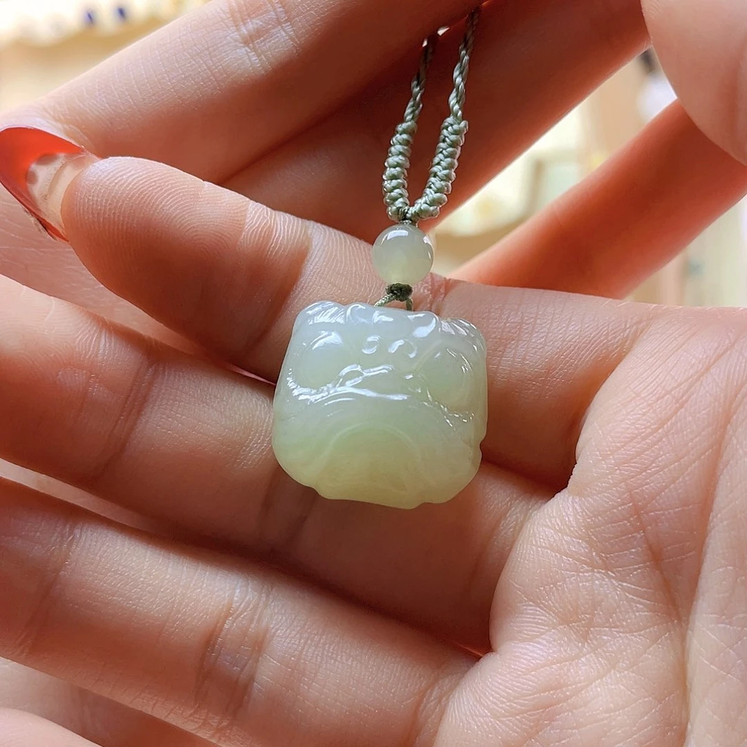 和田玉吊坠(赠链)未镶嵌小**熊