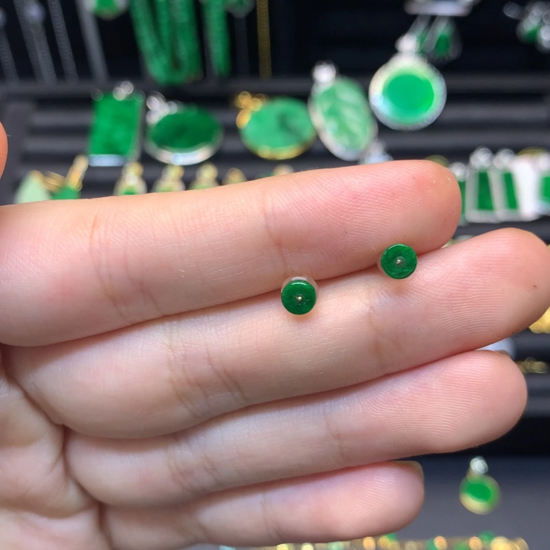 翡翠未镶嵌耳饰有纹裂