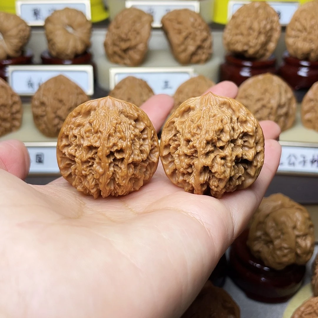 把件文玩核桃满天星35左右