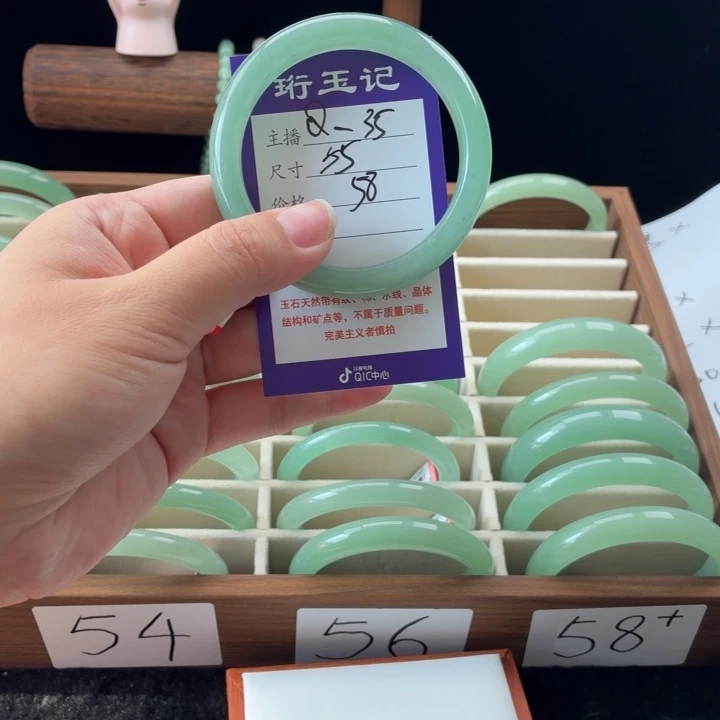 东陵石手镯未镶嵌