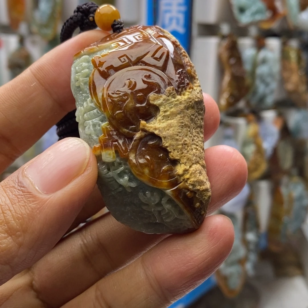 翡翠未镶嵌颈饰八破