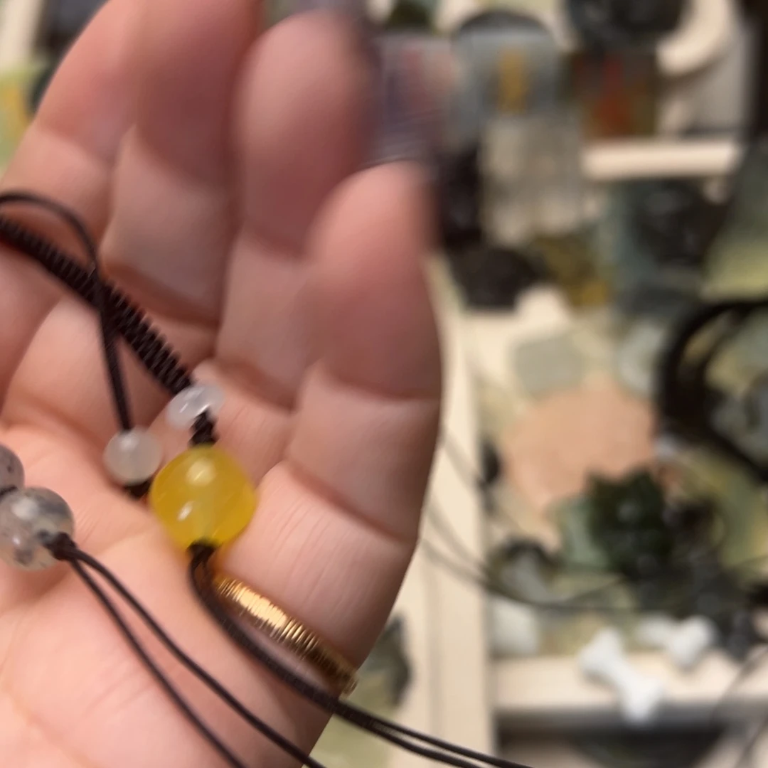 蛇纹石玉颈饰合金